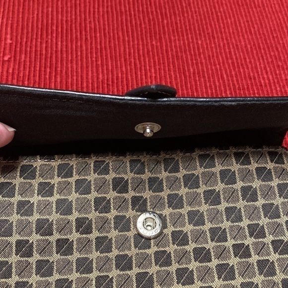 Patterned small wristlet. - Picture 7 of 9